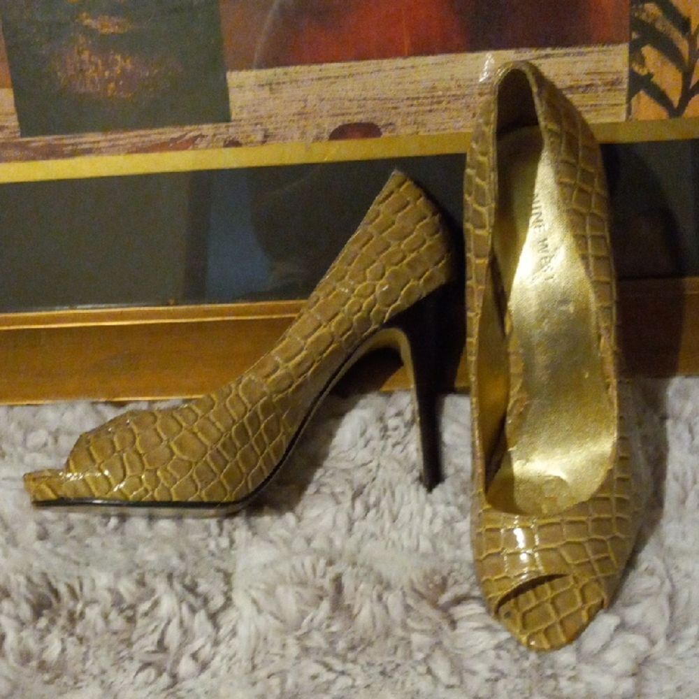 Nine West Tan Croc-Embossed Peep-Toe Heels